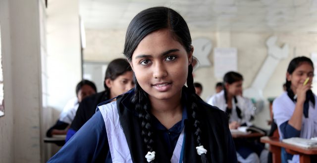 Mim Akter, 16, खुसी स्कूल मा हुन. फोटो: Ricci Coughlan/DfID