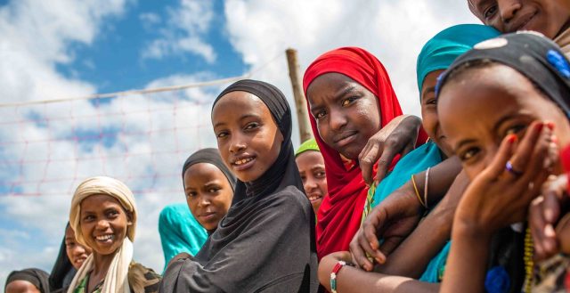 100- ويشارك التلاميذ في صف التربية البدنية في مدرسة توتيس الابتدائية في ولاية أوروميا في إثيوبيا. الصورة: جيرو أوس/اليونيسيف إثيوبيا