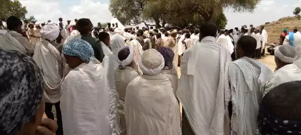 People attending a funeral in Ebenat, Ethiopia with no regard for social distancing. Photo: Fikru