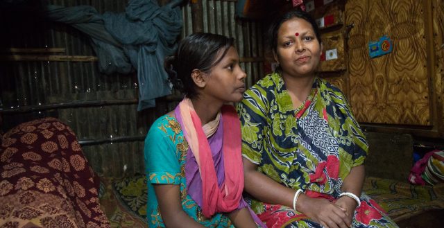 Young girl and her mother in Bangladesh (c) Nathalie Bertrams/GAGE